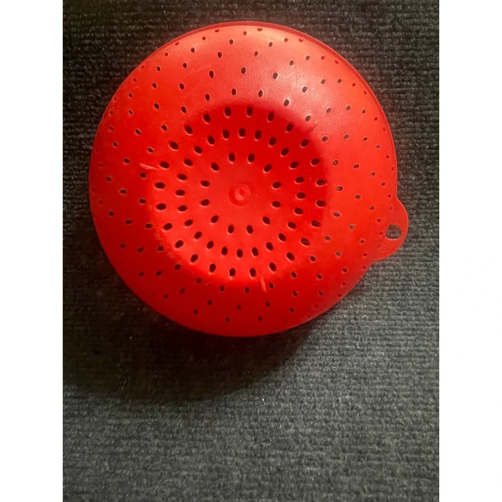 Betty Crocker Red Plastic Colander Strainer Round Kitchen Food Prep 7.5 Inch